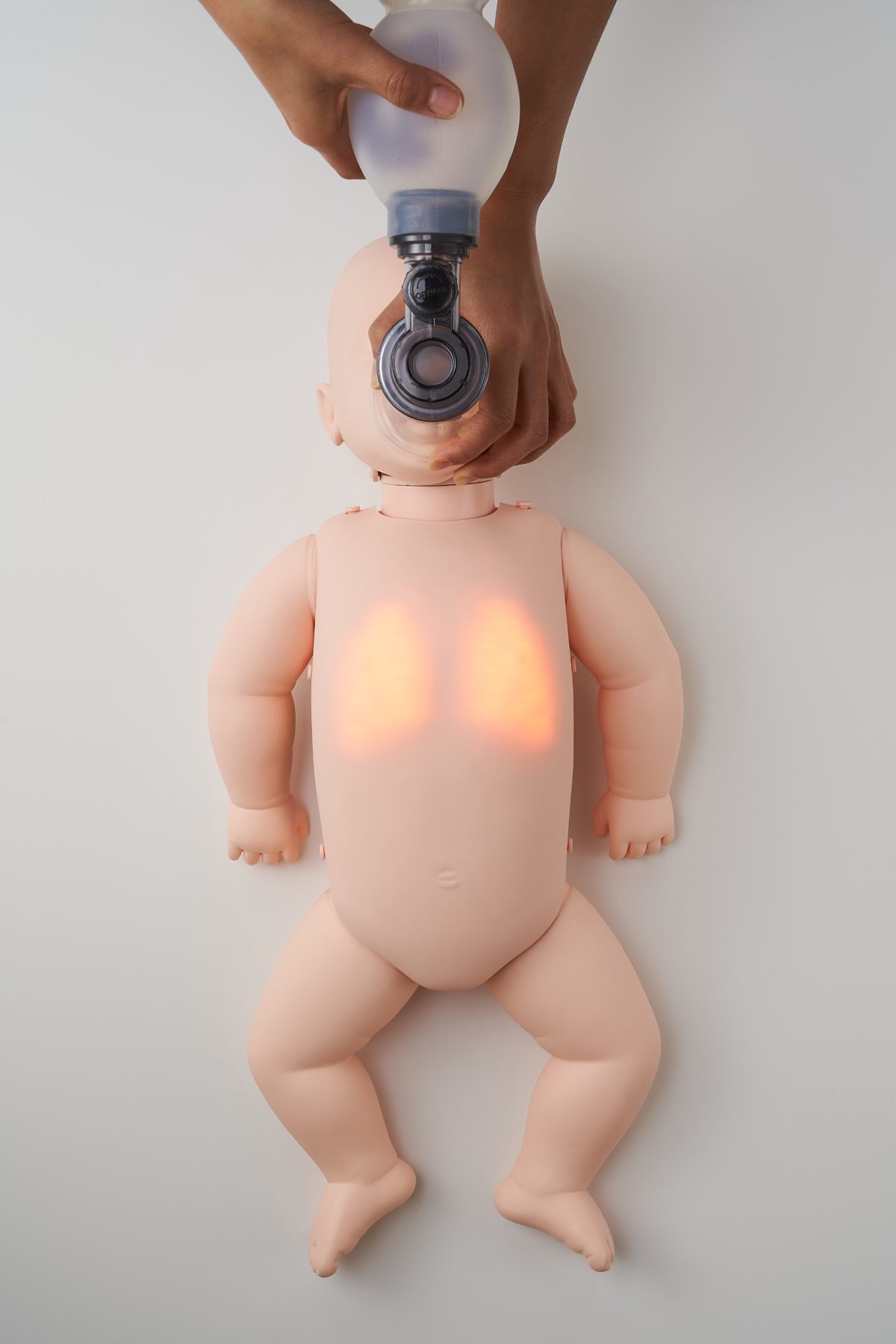 Mannequin de RCP sur nourrisson avec retour visuel lumineux - Brayden Baby